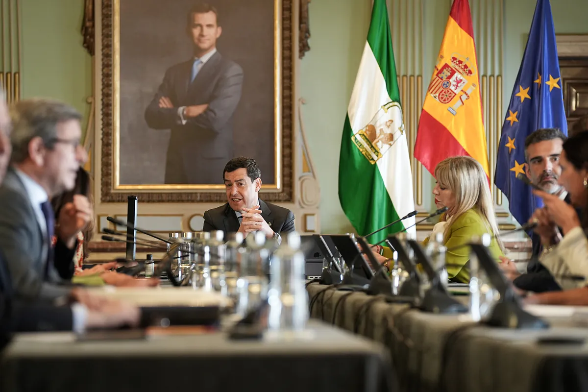 Juanma Moreno coloca a sus consejeros al frente de las listas electorales para 'reivindicar' su gestión