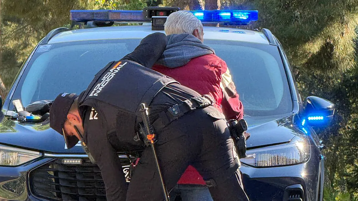 Patrullar entre la droga y la exclusión: el trabajo invisible de los policías nacionales en el parque Paraíso de San Blas