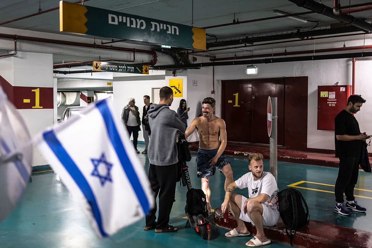 Bajo las sirenas de Israel tras los ataques de Irán: voces a favor y en contra de seguir la ofensiva