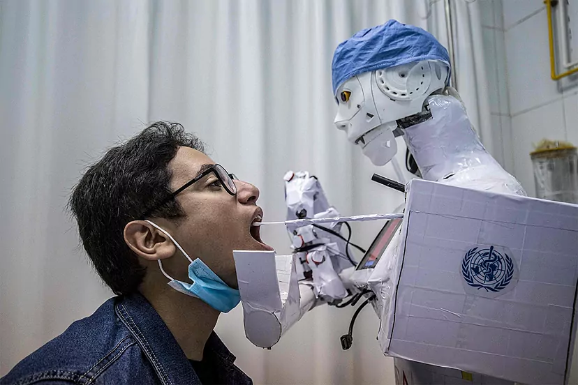 El robot 'enfermero' que detecta el Covid se llama Cira-03 | Crónica