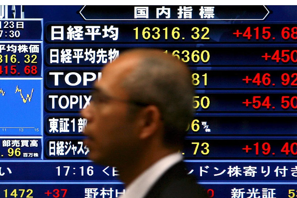 Desde la grave crisis de deuda de Japón que algún día puede llegar a la UE y a EEUU hasta los seis meses de sueldo que ofrecen por enrolarse en un petrolero que cruce Ormuz