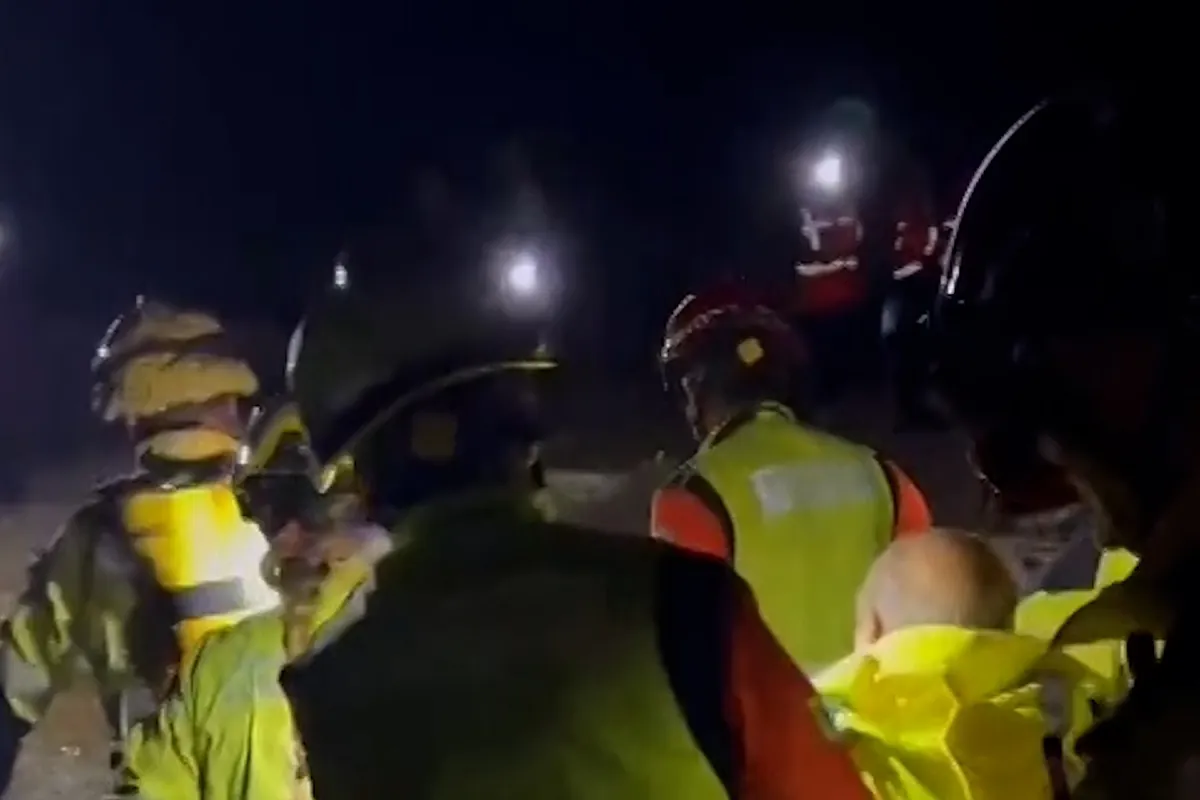 Complicado rescate a un hombre que se clavó una hoz en el abdomen en Sot de Chera (Valencia)