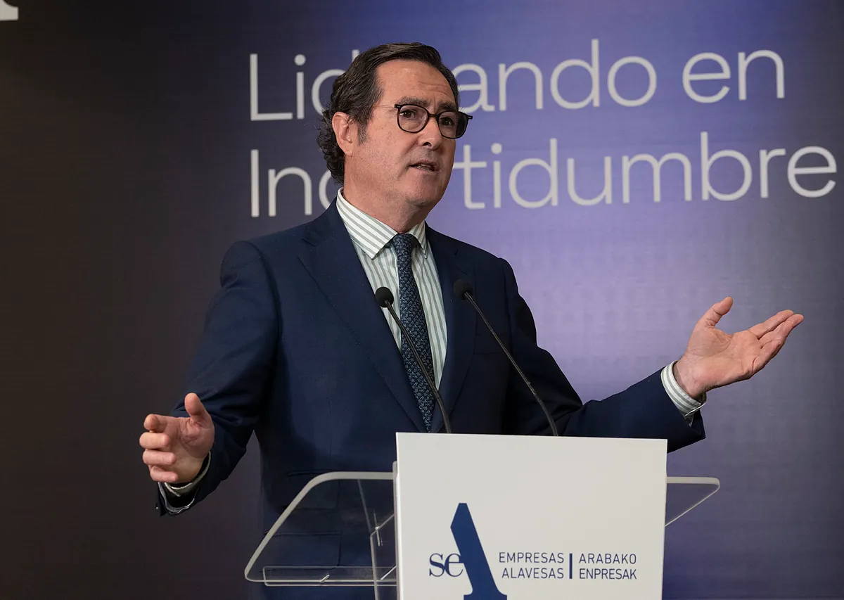 El alza del Salario Mínimo propuesta por CEOE costaría 862 millones a las empresas, frente a los 4.300 millones que implicaría la de los sindicatos