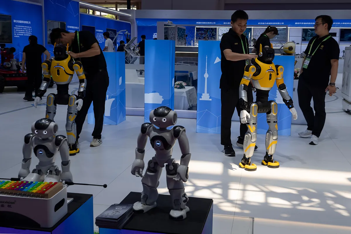China enseña a trabajar a los robots mientras crece el miedo a la gran sustitución laboral