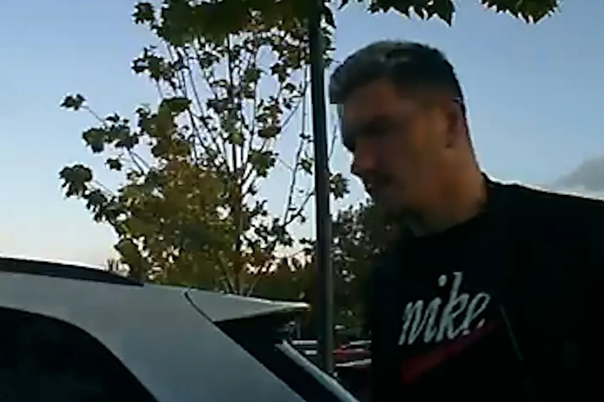 Las imágenes ex jugador del Rayo Piti rayando el coche del presidente del Atlético Pinto