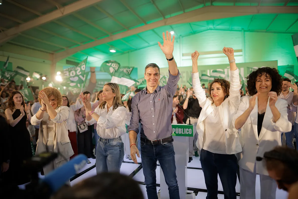 Pedro Sánchez arranca en Huelva la precampaña de las andaluzas y carga contra el PP: "Un partido que se financió en 'b' quiere que los trabajadores migrantes cobren en 'b'"