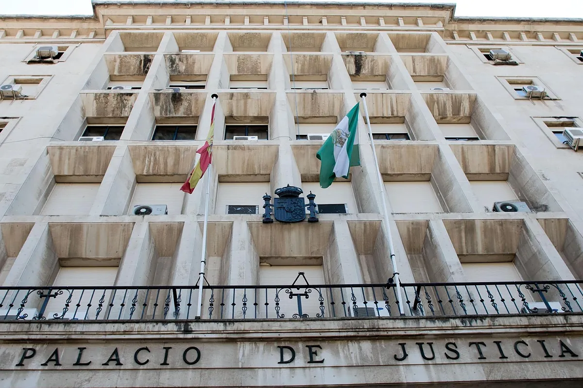 Condenas de entre 15 y 13 años para los tres implicados en una brutal violación a una menor en Écija (Sevilla)