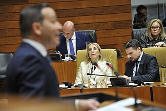 Los 11 diputados de Vox votan en contra de la primera investidura de Guardiola, quien ve "muy cerca de cerrarse" el acuerdo el viernes