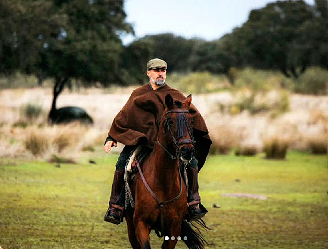 Abascal a caballo y Guardiola tiktokera: los partidos se lanzan a la comunicación persuasiva en Extremadura