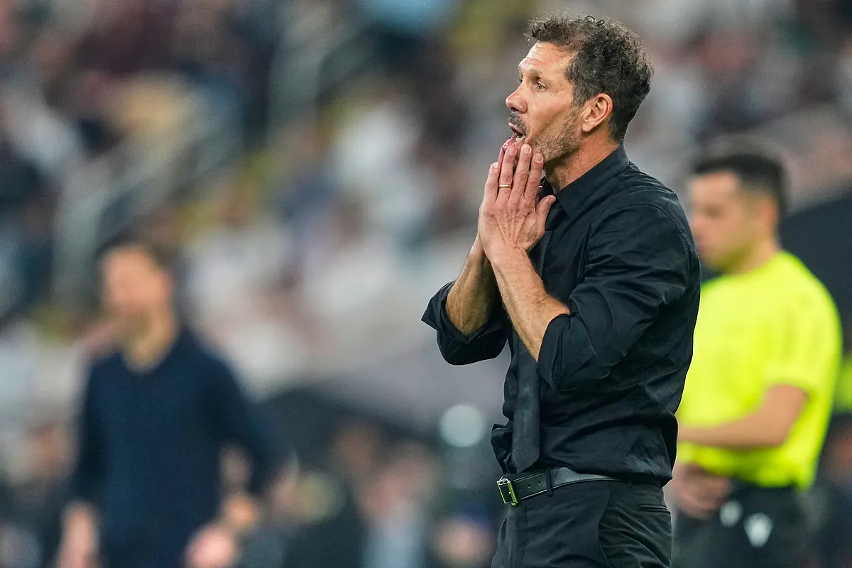 Simeone pide disculpas a Vinicius y a Florentino por sus comentarios en el derbi: "No está bien de parte mía ponerme en ese lugar"