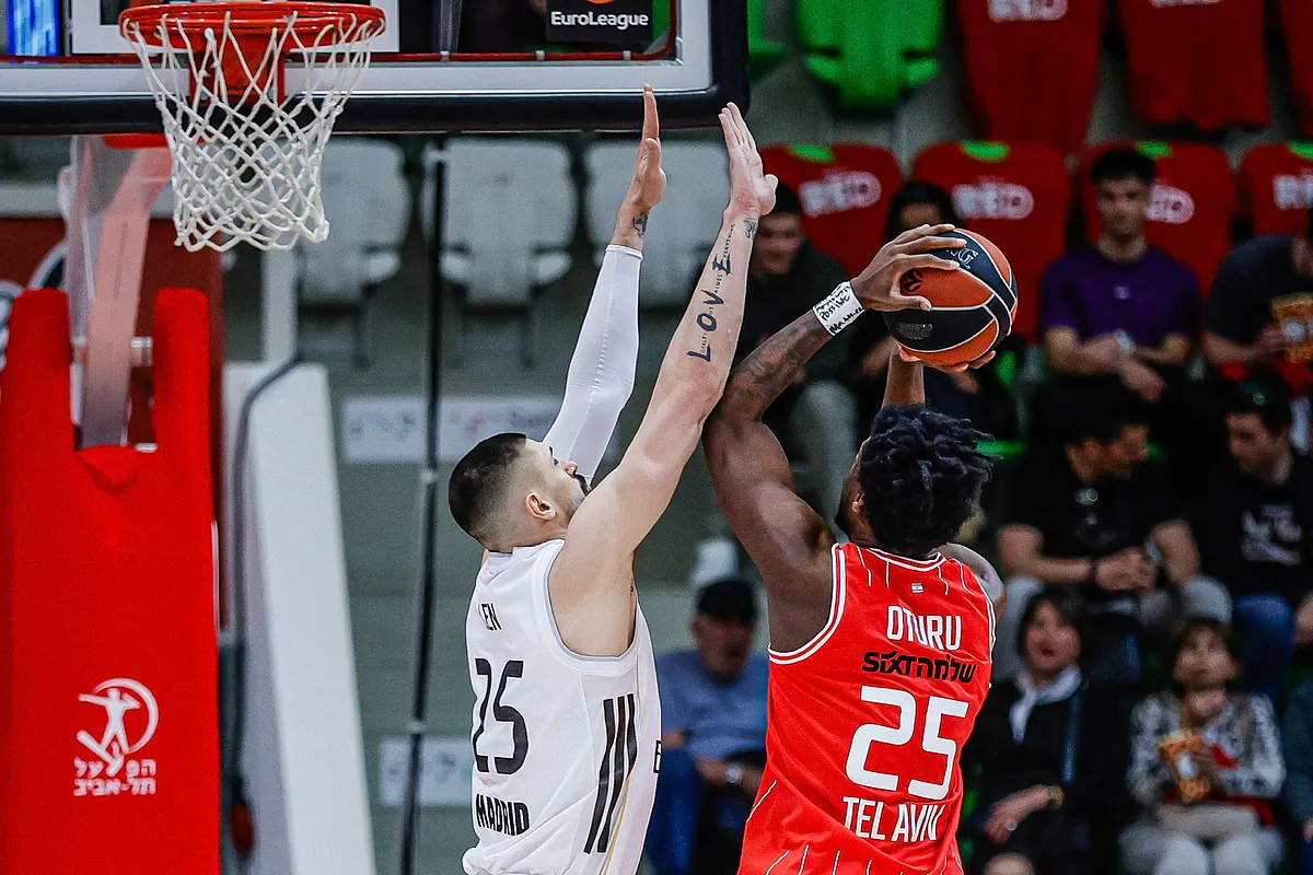 Hezonja pasa del cielo al infierno y el Madrid no remata al Hapoel
