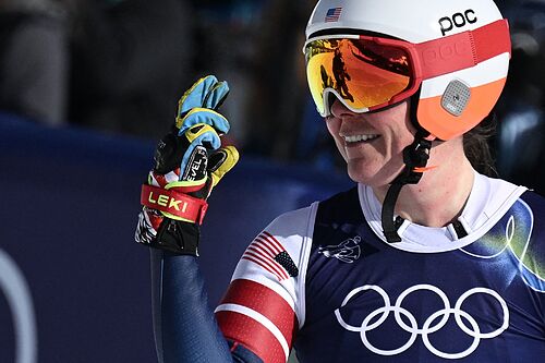 Breezy Johnson se cuelga un oro de homenaje para Vonn
