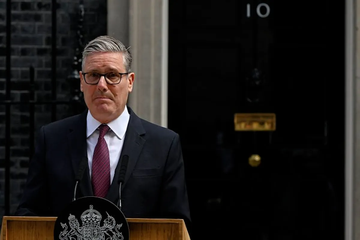 Starmer anuncia su dimisión emocionado: "Seré el mejor esposo posible"