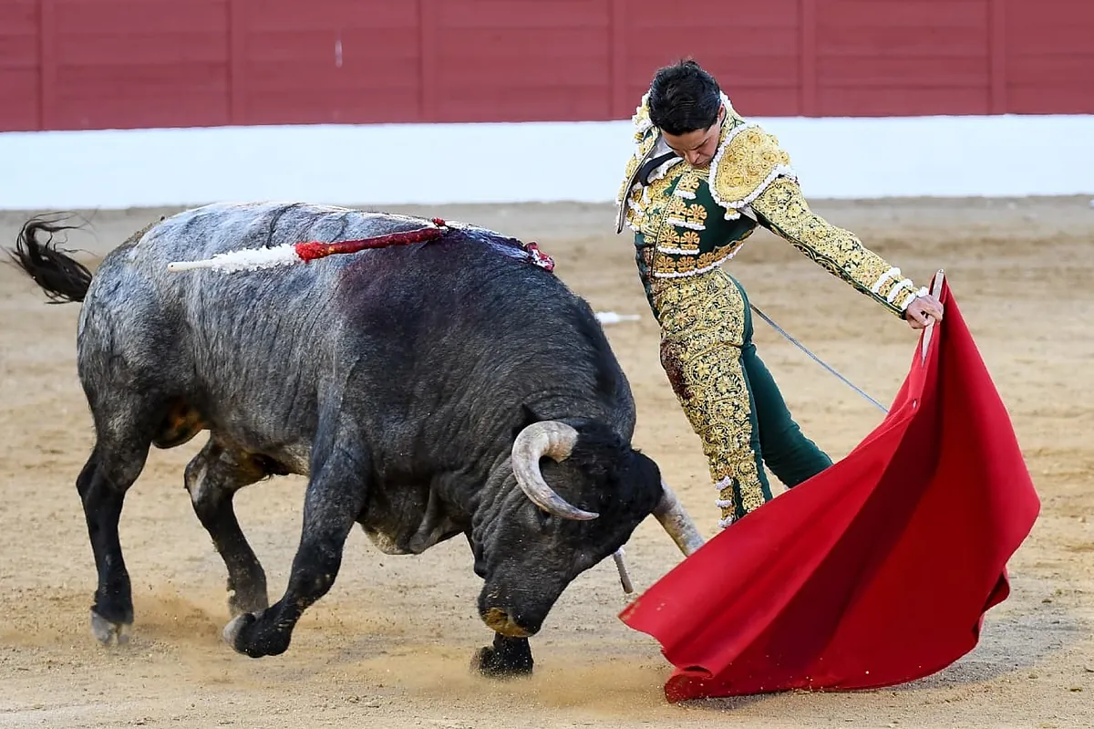 Mario Navas triunfa ante un fuerte vendaval en la apertura de la Copa Chenel