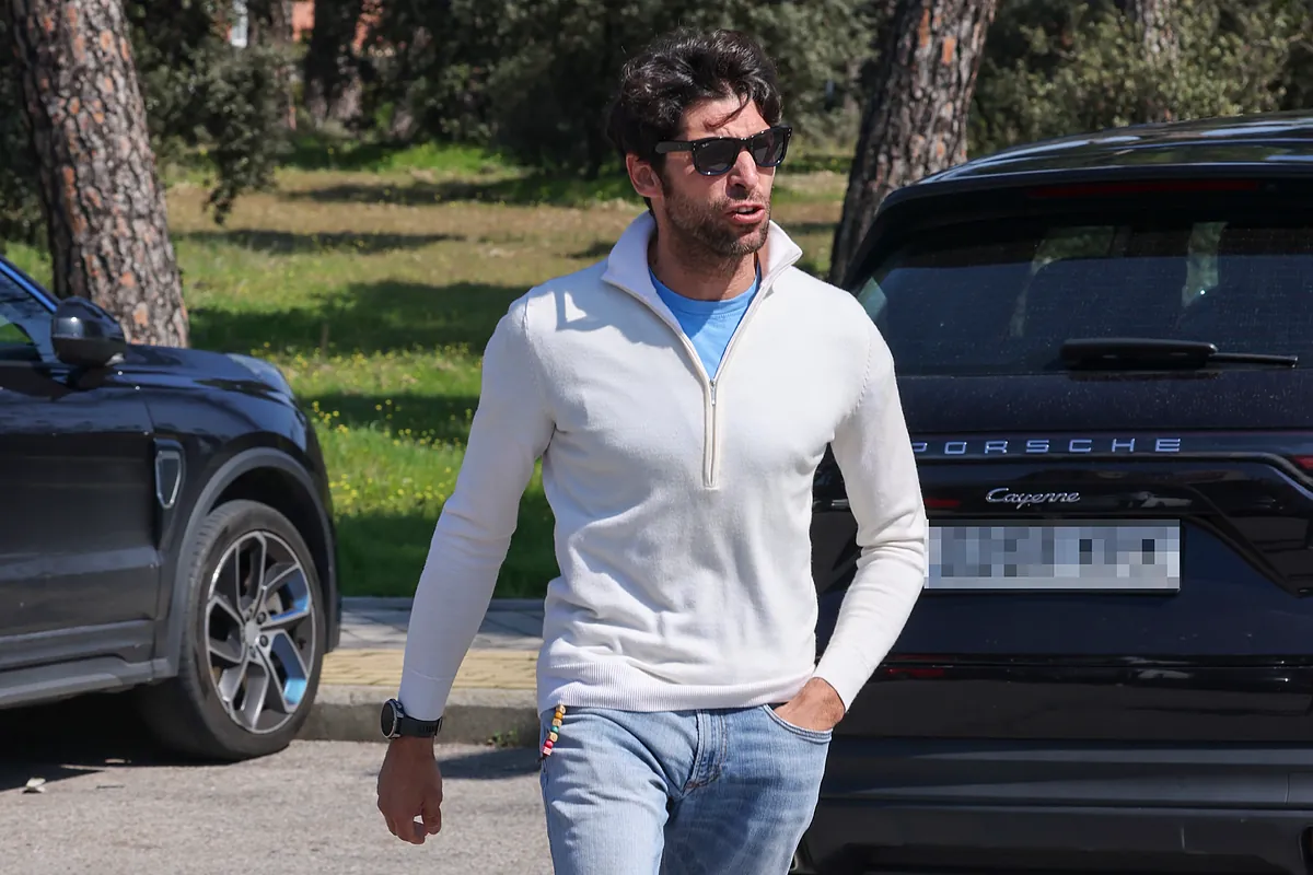 El detective de LOC: la comida de Cayetano Rivera en una terraza de Sotogrande