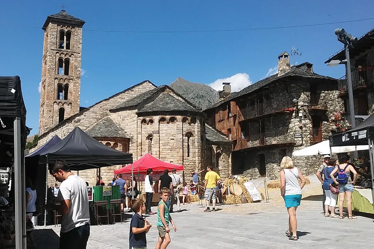 El pueblo del Pirineo que se convierte durante dos días en un paraíso para los amantes del queso artesano