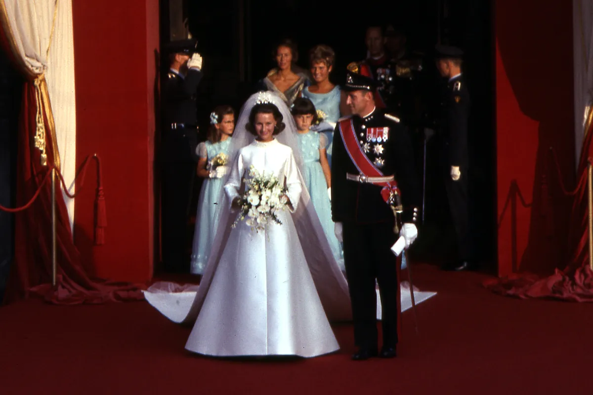 Intrigas y un intento de suicidio: la historia de amor de Harald y Sonia de Noruega