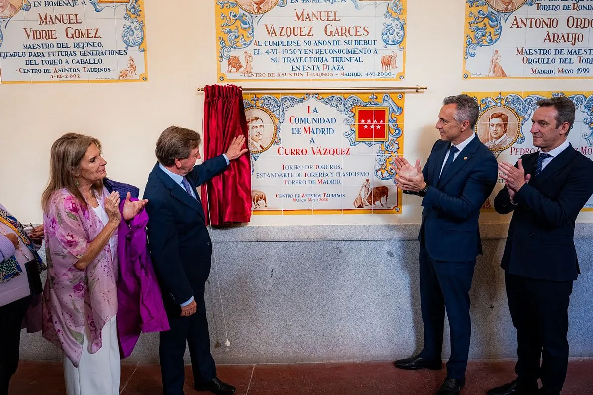 El maestro Curro Vázquez desvela su azulejo en Las Ventas: "Estandarte de torería y clasicismo. Torero de Madrid"