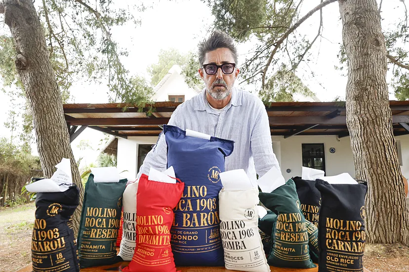 メロンを食べる男　eduardo roca メロンを食べる男 eduardo roca