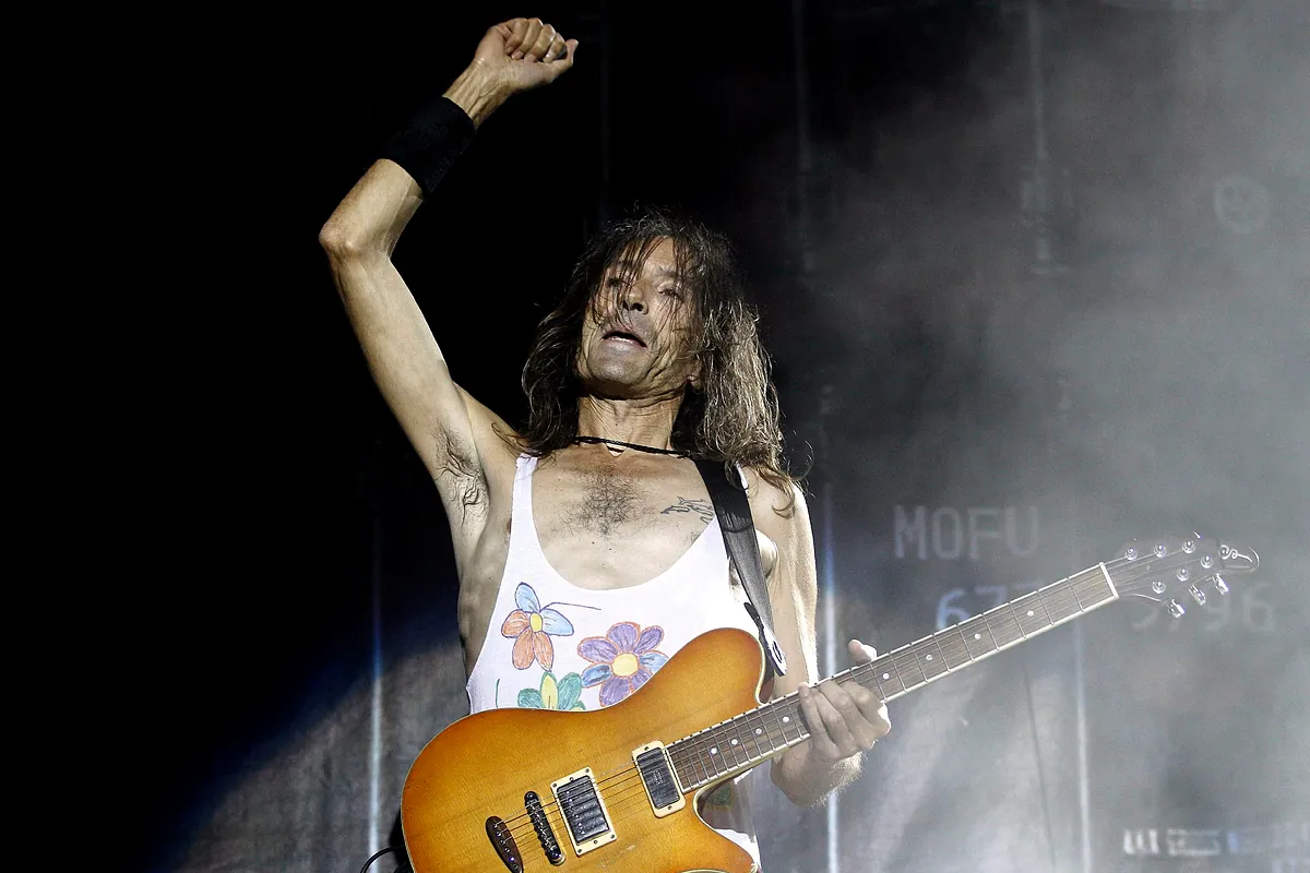 Adiós a Robe Iniesta, adiós al gran filósofo musical de una época que atropelló a Nietzsche a lomos de Extremoduro