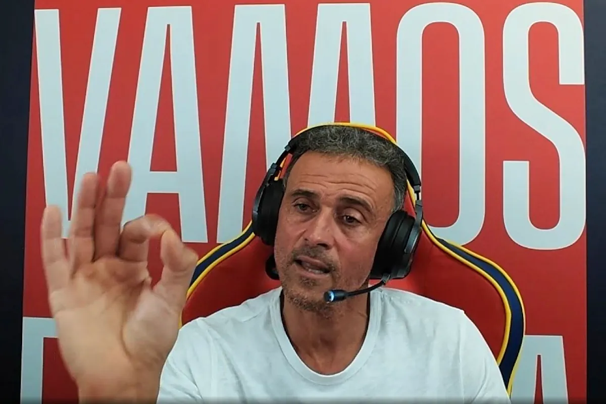 Las chanclas de Piqué, el avión de Lopetegui, el Twitch Luis Enrique... el interminable anecdotario de los últimos Mundiales de España
