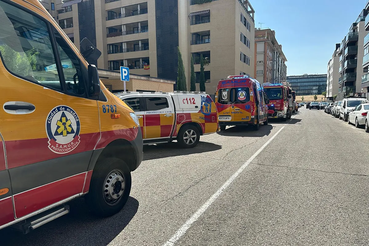 Hallan muerto con varias puñaladas a un hombre de 37 años en un piso de Las Tablas tras alertar los vecinos de un fuerte olor químico