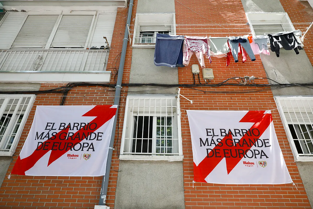Ilusión, nervios y mucha cerveza: así espera Vallecas su final