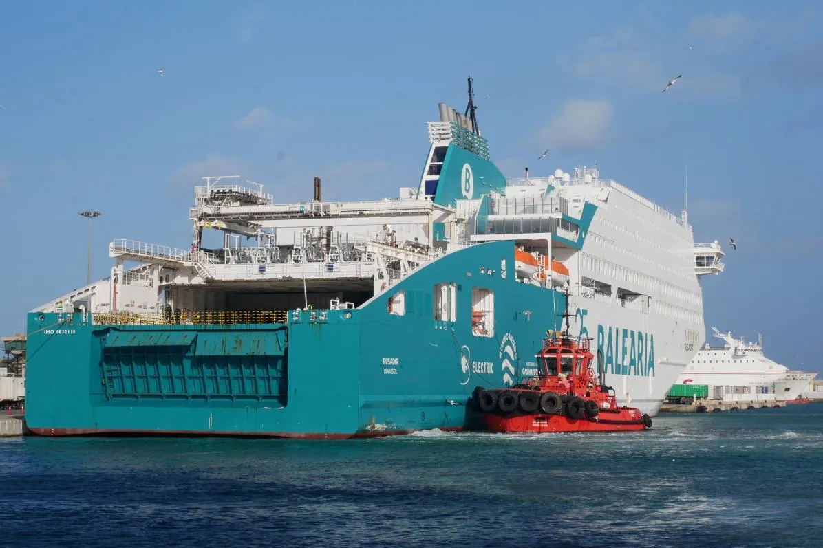 El ferry con un motor averiado atraca en Melilla tras 15 horas de viaje frustrado a Málaga