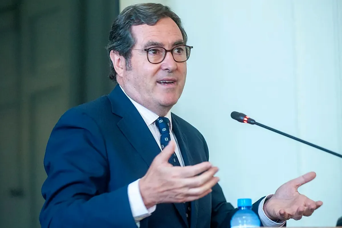 Garamendi se muestra "preocupado" por el absentismo: "Nos cuesta 33 mil millones"