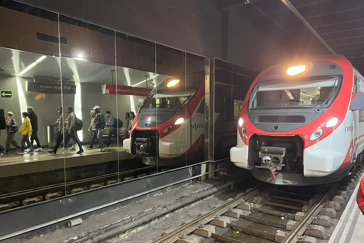 El Gobierno pospone a 2028 el refuerzo del cercanías de Málaga, ya saturado, con trenes más grandes que sí da a Madrid