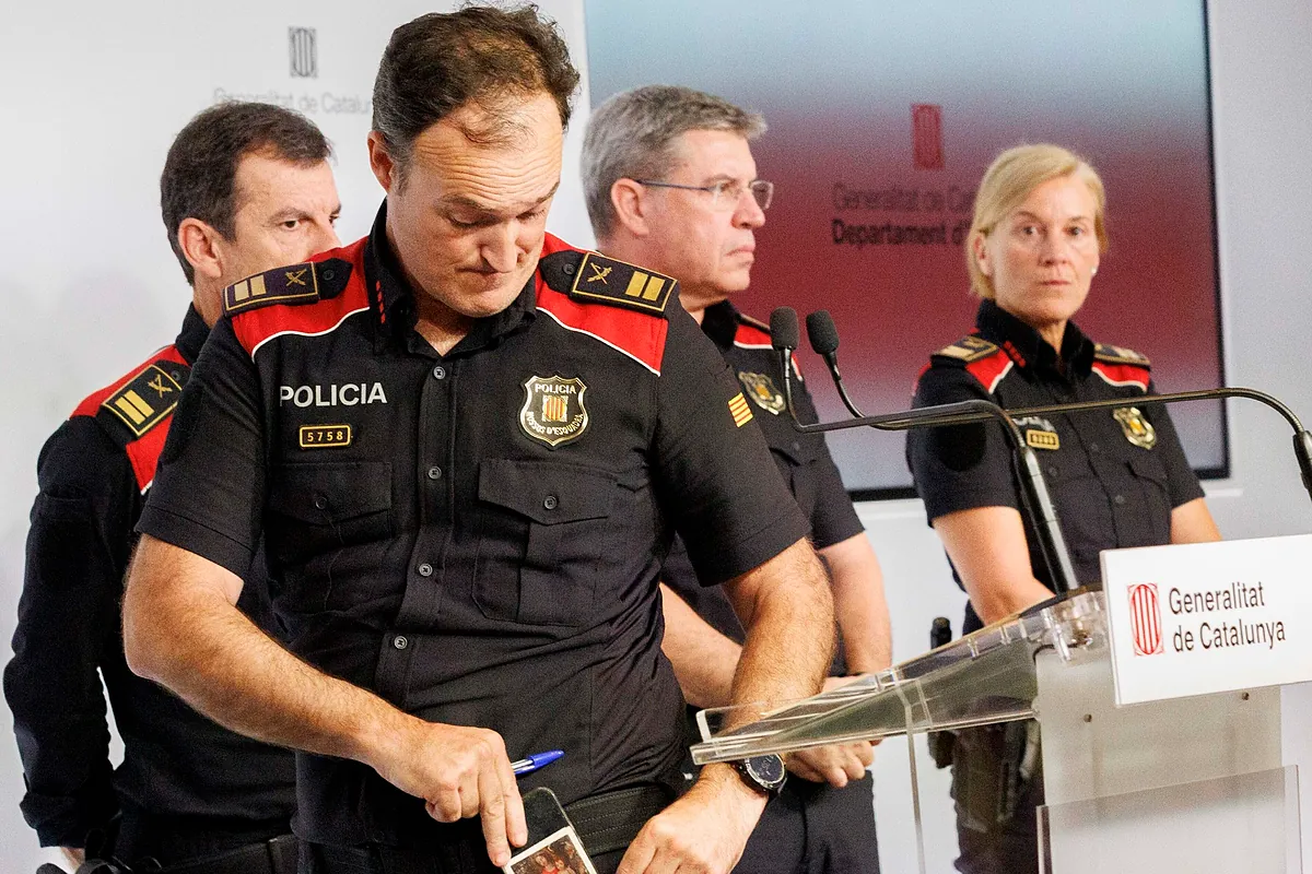 El ex jefe de los Mossos d'Esquadra, Eduard Sallent, destituido tras la detención fallida de Puigdemont, deja el cuerpo policial