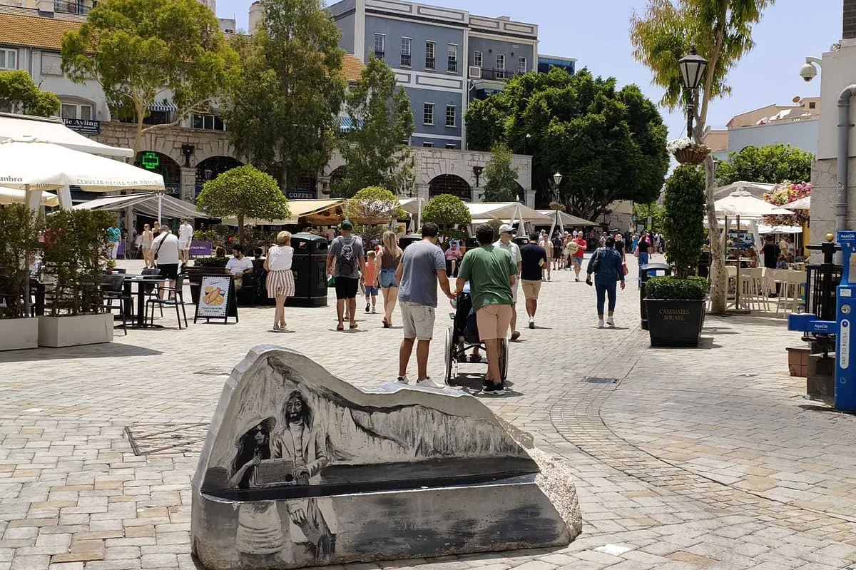 Los comerciantes de Gibraltar aumentan sus ventas en un 240% desde la caída de la Verja