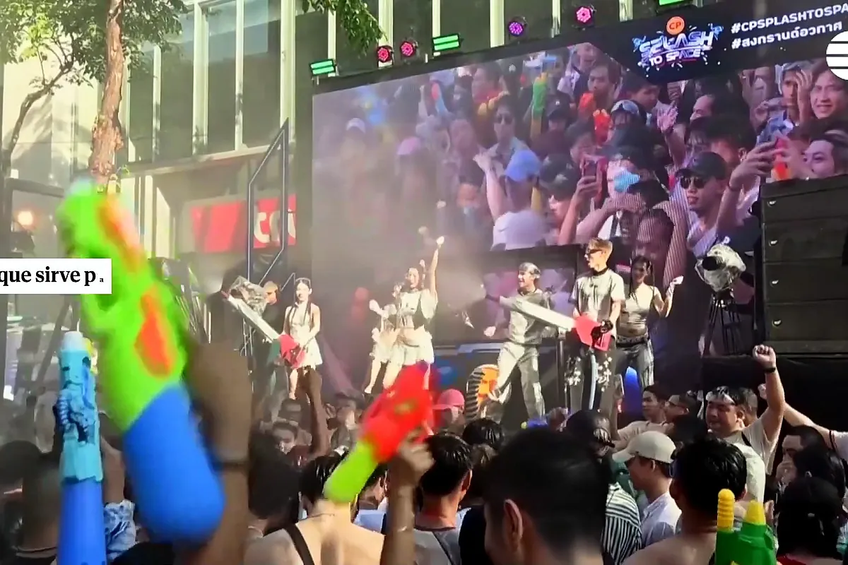 Tailandia celebra el Año Nuevo con la mayor batalla de agua del mundo