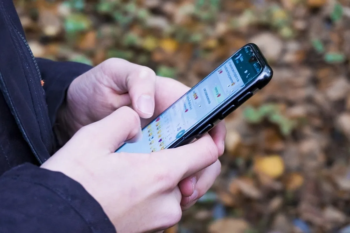 El uso excesivo de internet se convierte en la gran adicción entre los jóvenes, mientras disminuye el consumo de tabaco y alcohol