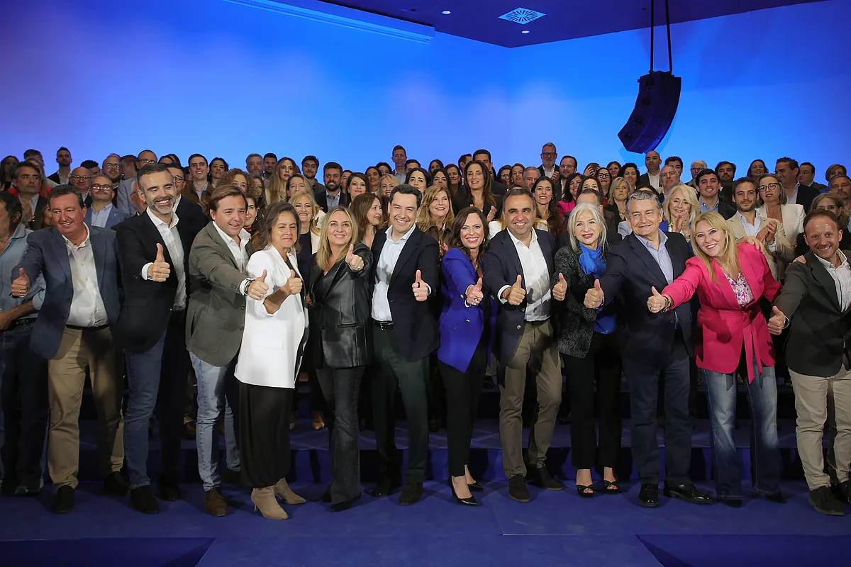 Juanma Moreno arranca la precampaña de las autonómicas del 17-M con la mayoría absoluta a tiro