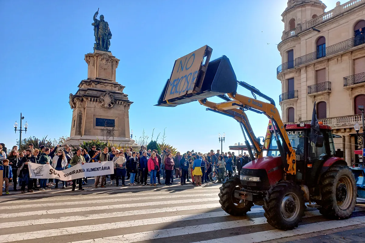 Los agricultores colapsan el centro de Tarragona contra el acuerdo de la UE con Mercosur