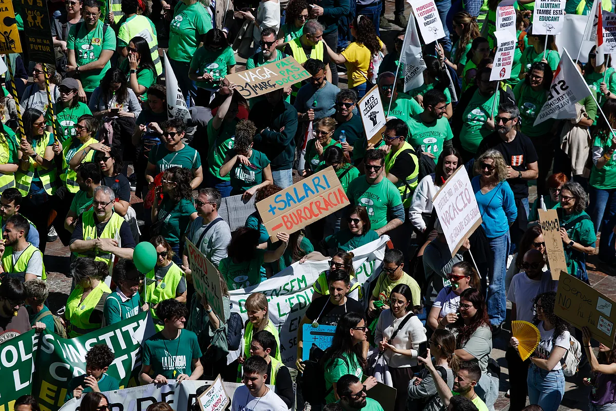 Los docentes preparan una huelga indefinida ante el portavoz de Educación a la subida salarial