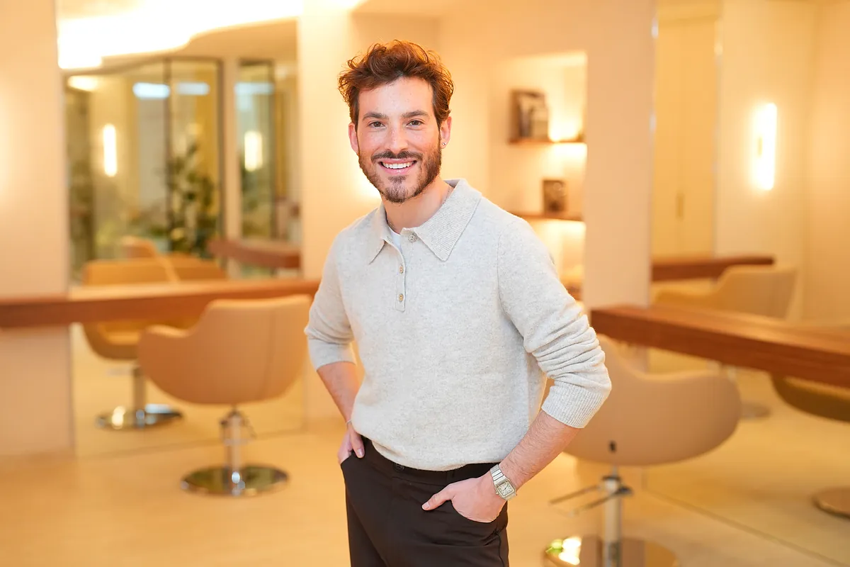 Juandiegoteo, el hair designer que nació con un peine bajo el brazo: Cuando una mujer pide un cambio drástico, detrás hay una ruptura o un cambio de trabajo. No cambio peinados, transformo vidas