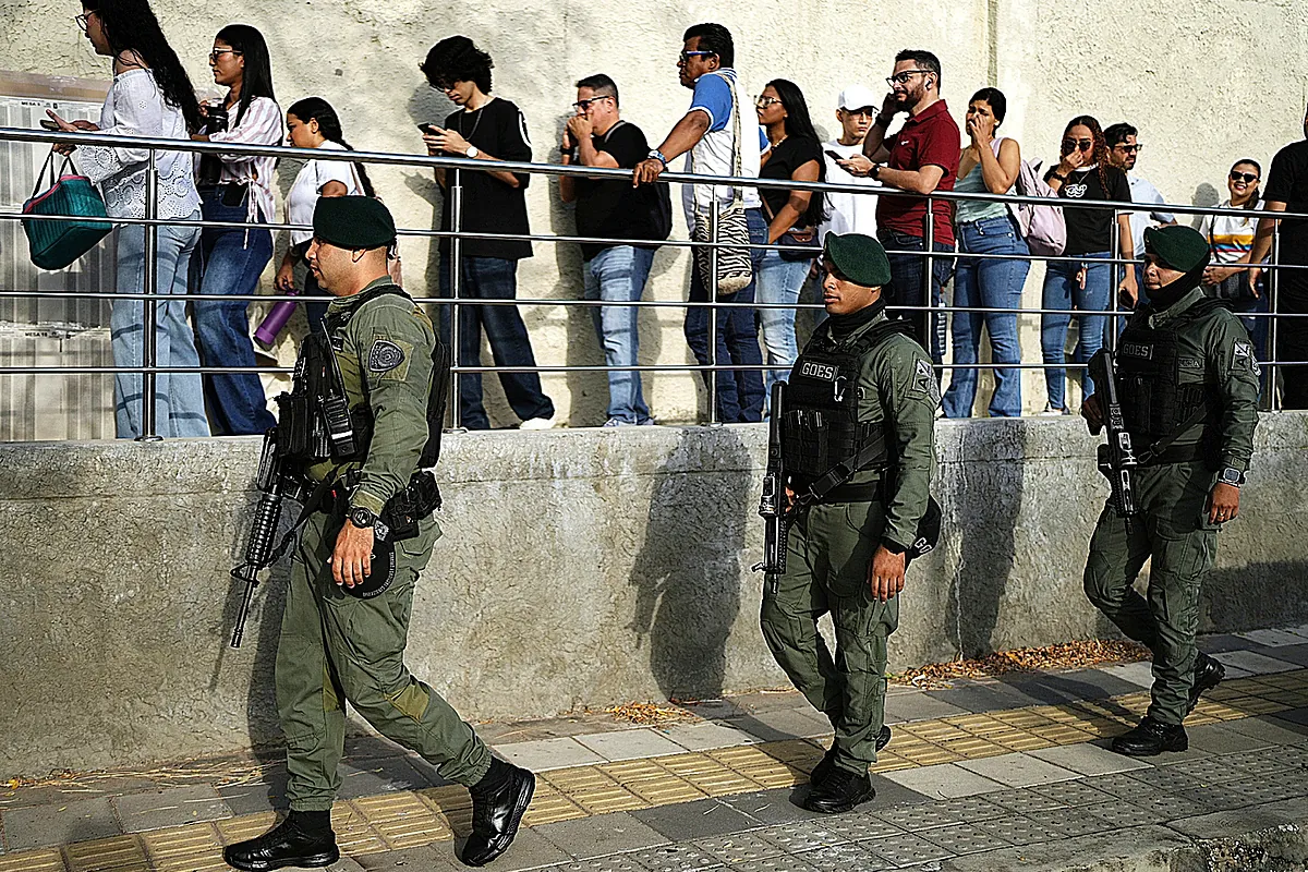Una Colombia muy polarizada elige en las urnas al sustituto de Gustavo Petro