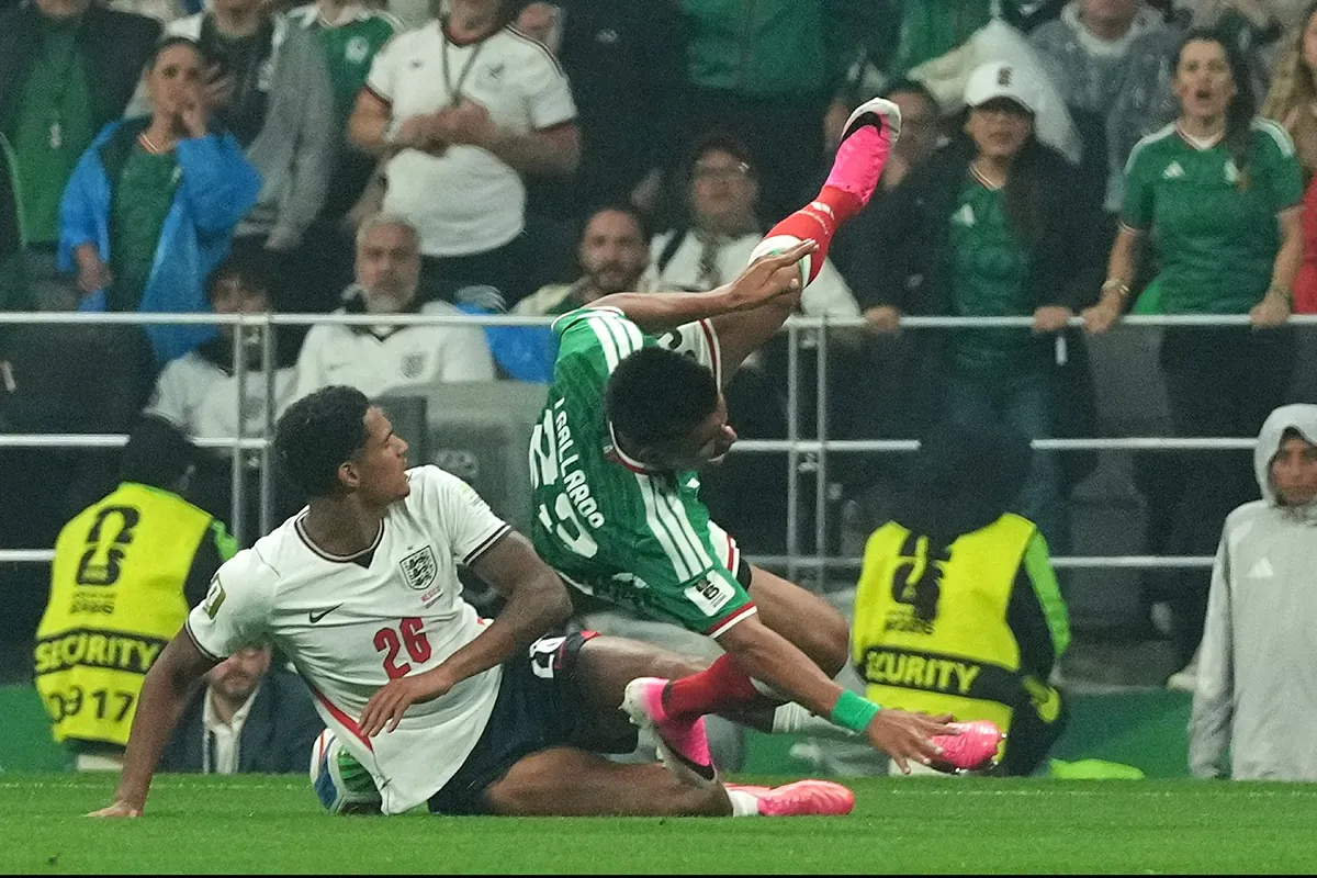 La durísima entrada de Jarell Quansah a Gallardo: tarjeta roja y expulsión en el México - Inglaterra del Mundial 2026