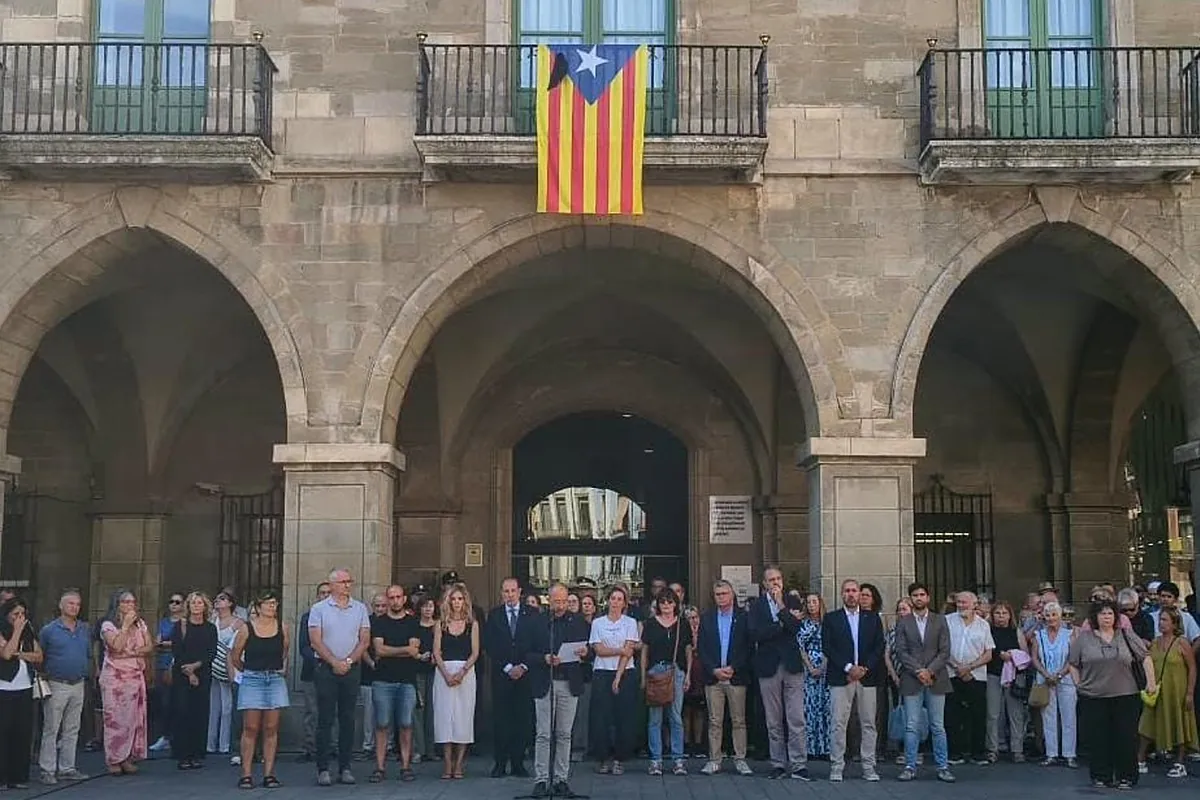 Cientos de personas piden "justicia" tras la muerte a puñaladas de Carles Vilajosana en Manresa (Barcelona)
