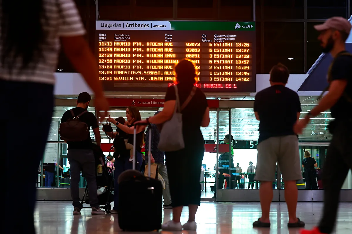 Train delays disrupt travel between Madrid and Barcelona after locomotive fire