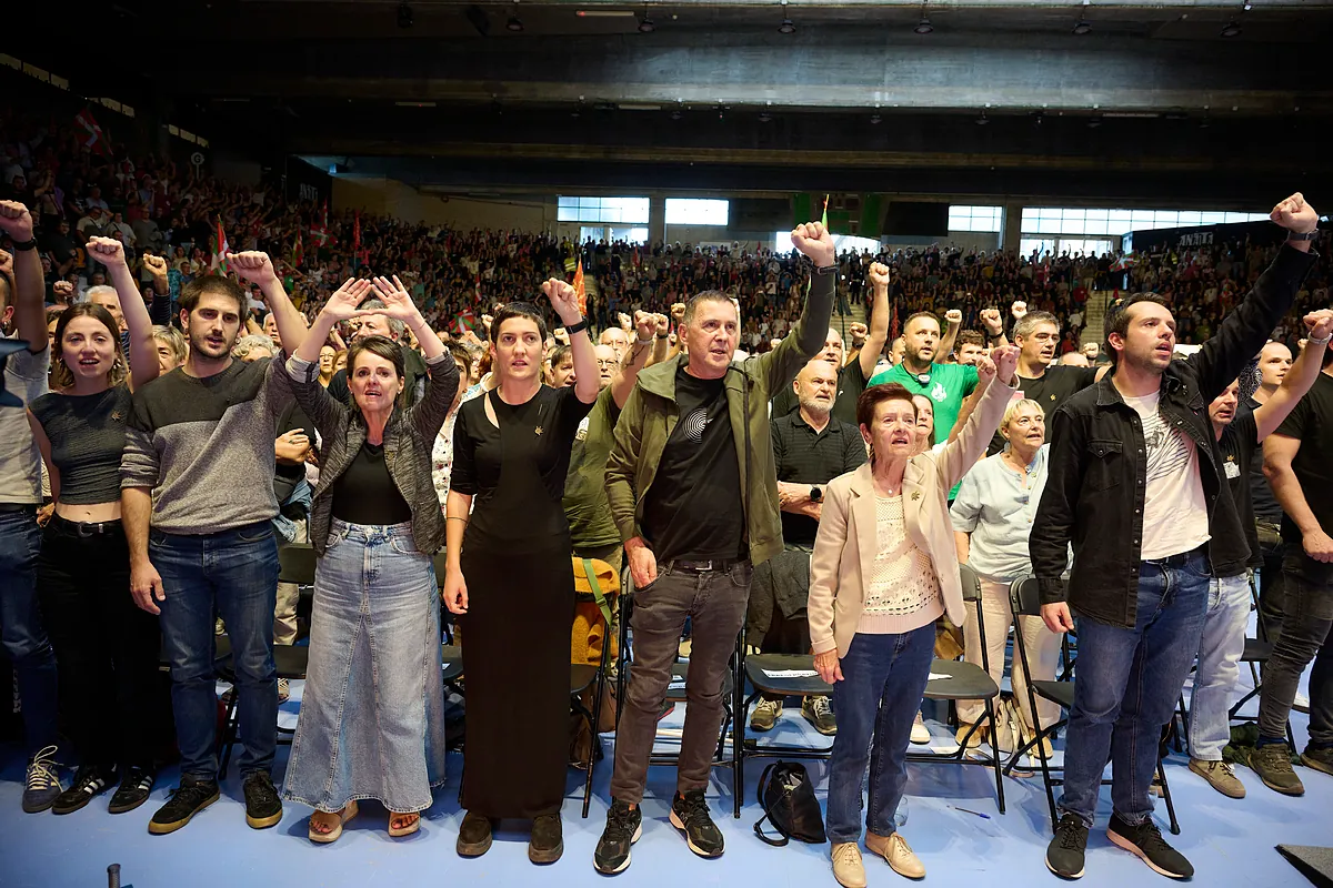 Un  cachorro  de Ernai y cuatro etarras, los pilares de EH Bildu para gobernar Euskadi y Navarra