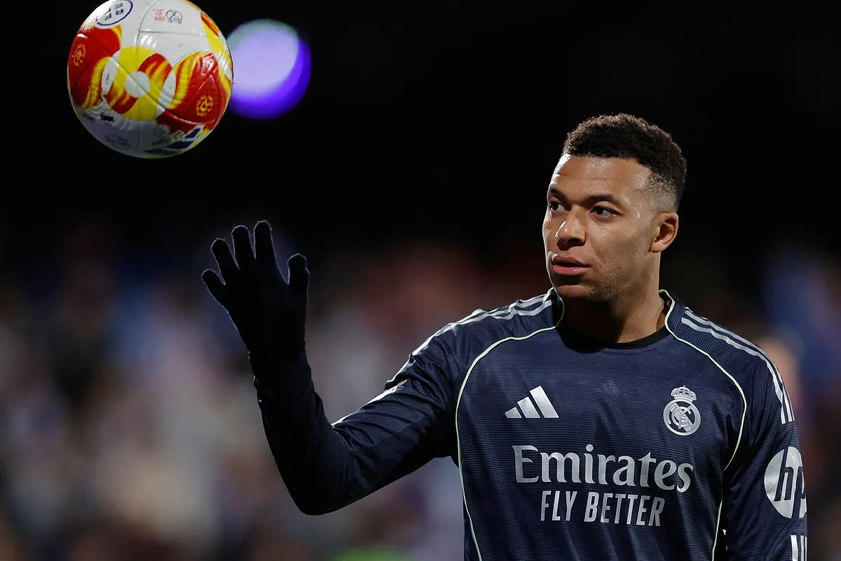 Mbappé sufre un esguince de rodilla y es seria duda para la Supercopa
