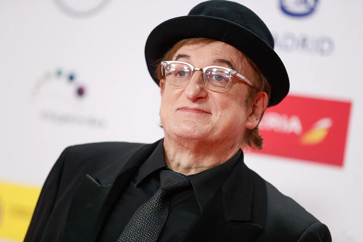 El regreso a escena de Javier Gurruchaga: de su falta de complejos estéticos al regreso del Rey Juan Carlos a España