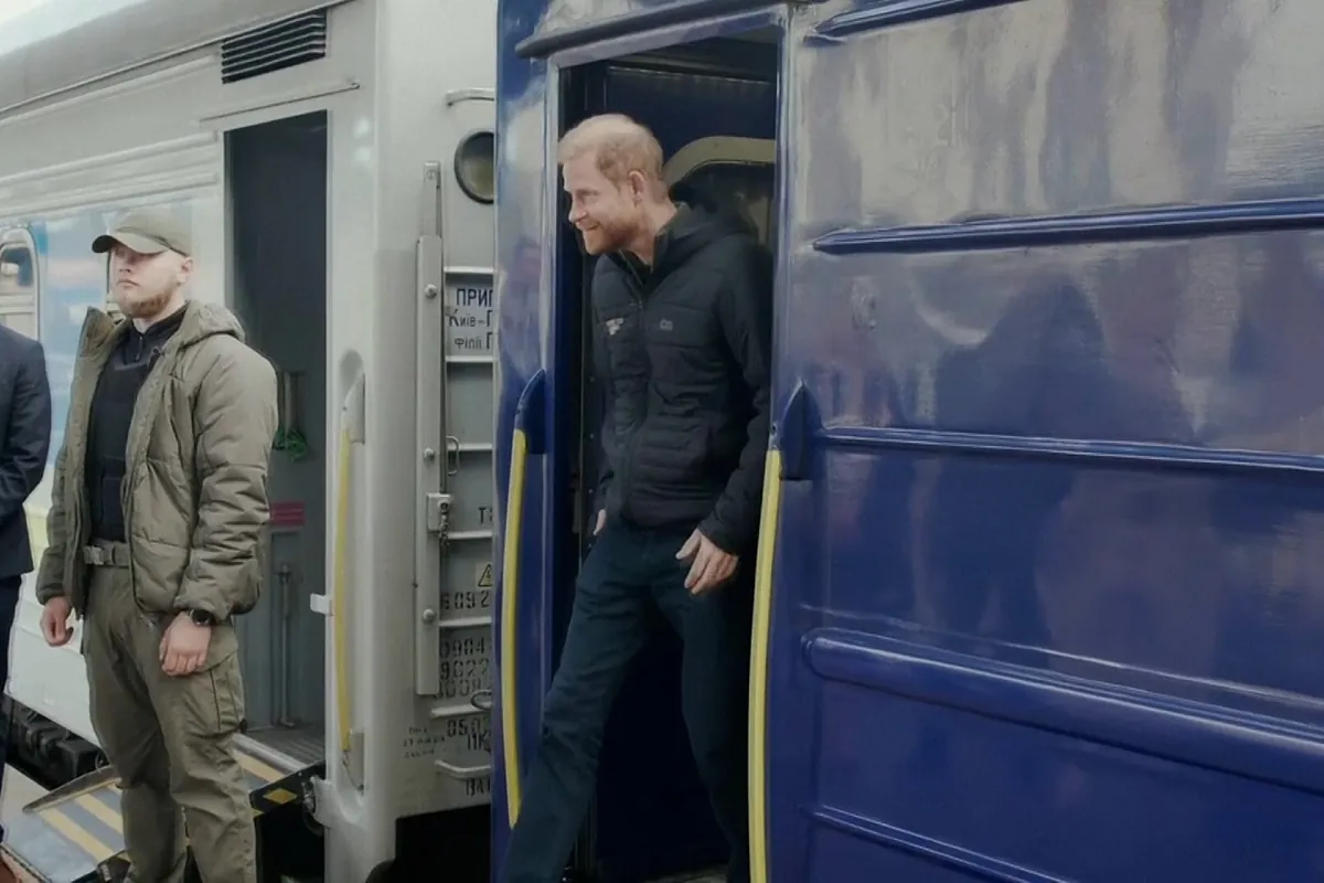 El príncipe Harry aparece en Kiev por sorpresa