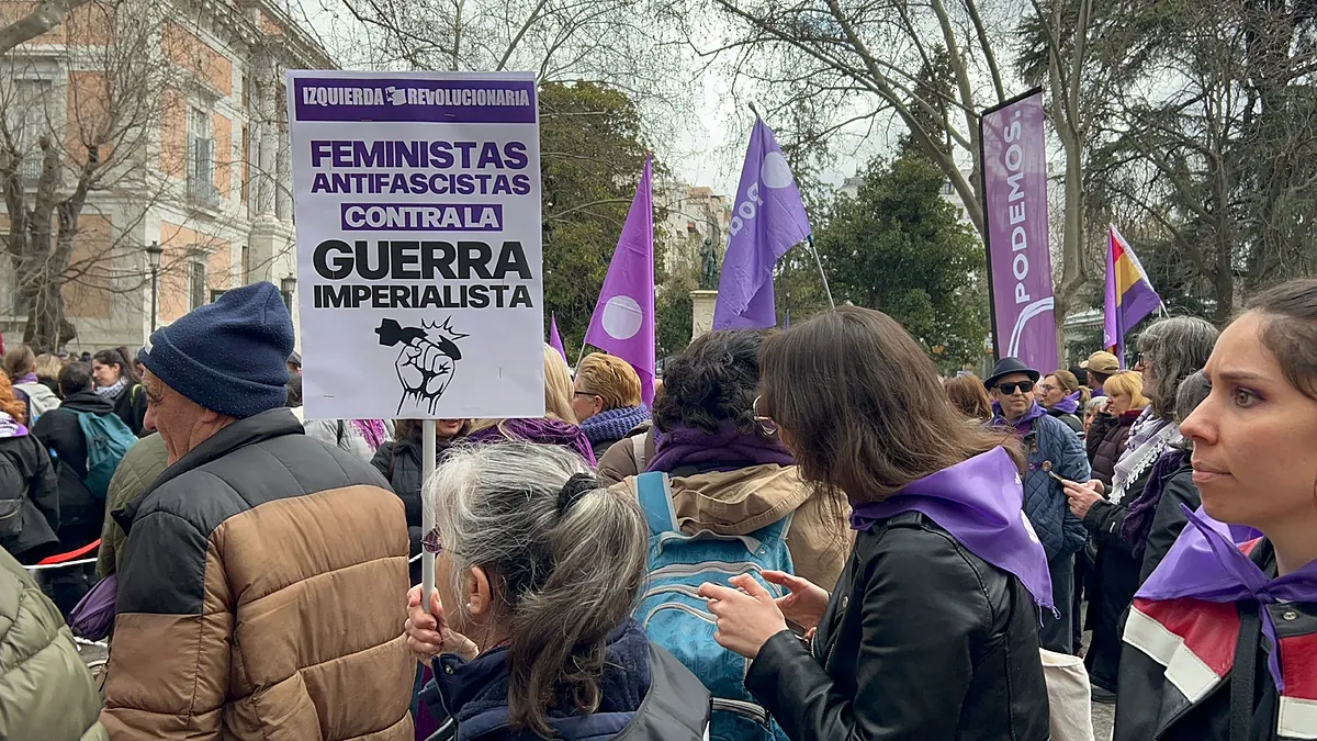 Manifestaciones por el 8-M y contra la guerra | Una 'marea violeta' recorre  las calles de las ciudades españolas: "Frente al avance de la ola ultra,  vamos a ser un dique de