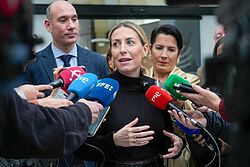 María Guardiola irá a la investidura sin apoyos y eleva el pulso con Abascal: "No puede ser que el PP, con el 43% de apoyos, tenga que travestirse de Vox"