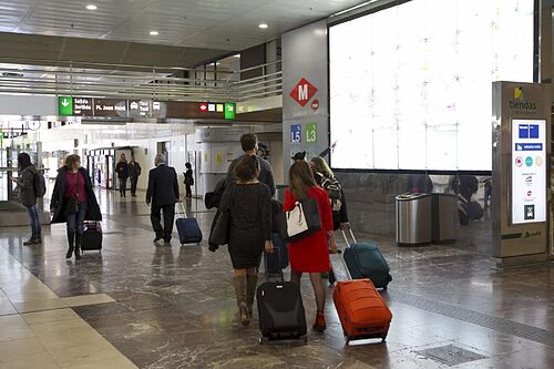 PSC, ERC y Comuns firman su acuerdo para sacar adelante el aumento de la tasa tur�stica en Catalu�a