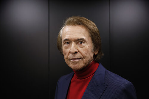 Raphael: "A m� nadie me llama abuelo; mis nietos me  llaman Raphael, como todo el mundo"